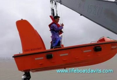 4.5M FRP 25HP Outboard Rescue Boat with 23KN Rescue Boat Davit For Trainning